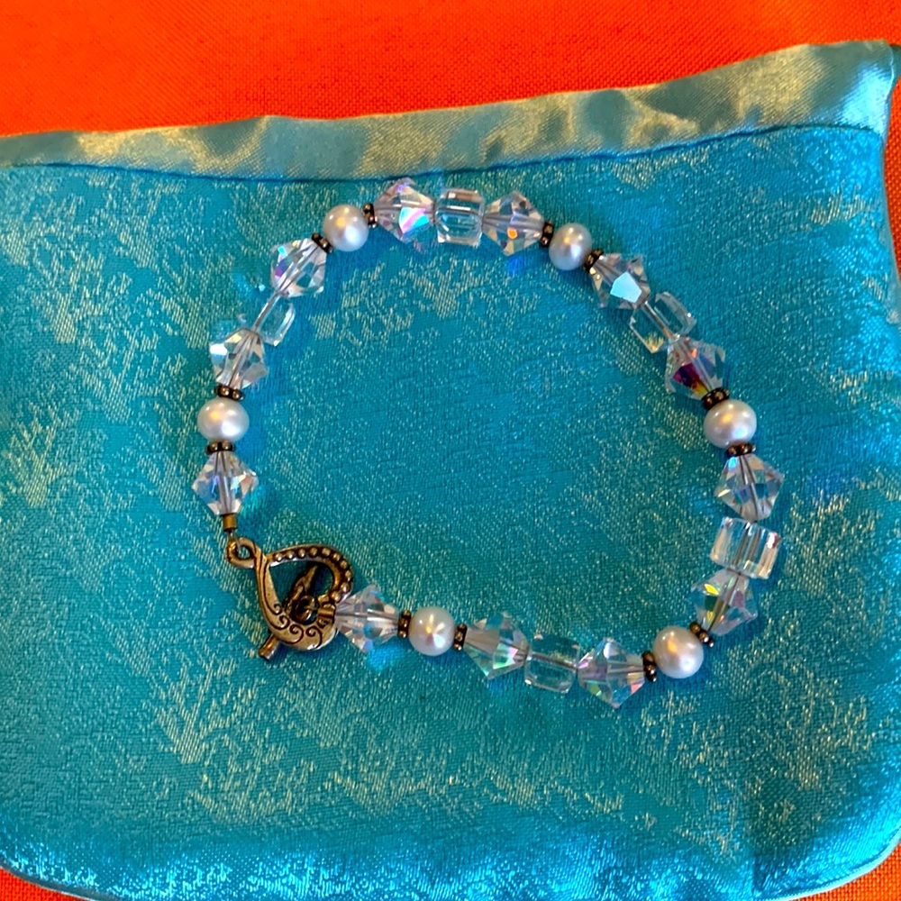 Beautiful clear beaded necklace with heart clasp.
